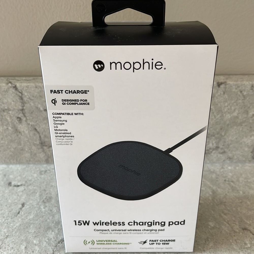 Mophie 15W Universal Fast Charge Wireless Black Charging Pad w/Power Adapter
